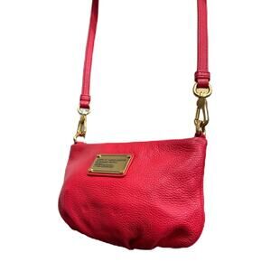 ★ EUC Marc Jacobs Red Pebble Leather Gold-tone Hardware Crossbody Bag
